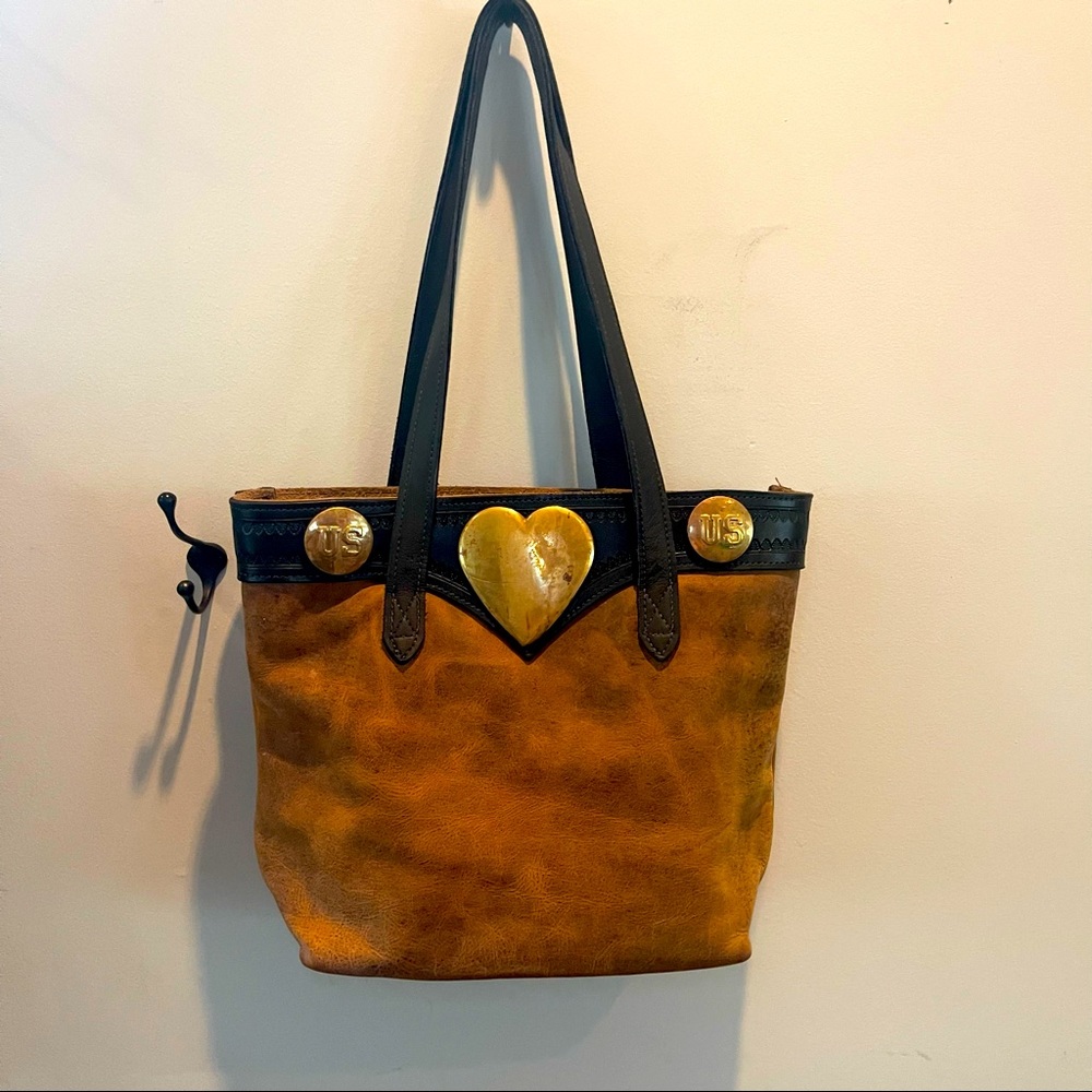 LEATHER TOTE BAG WITHE VINTAGE CIVIL WAR CALVARY HEART BRIDLE ROSETTES - Picture 1 of 16